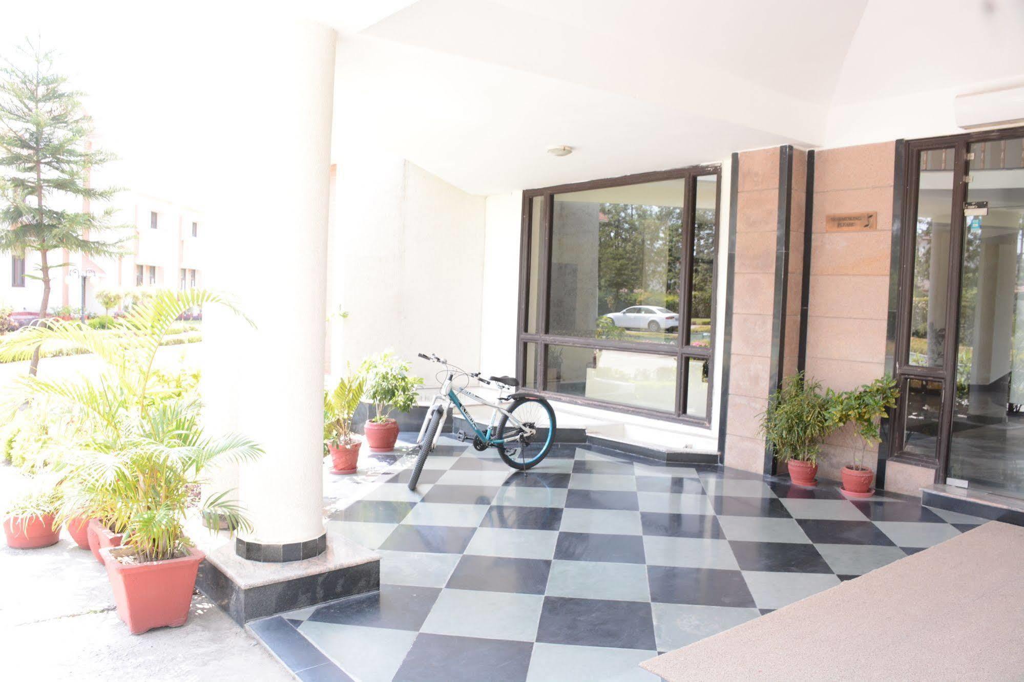 Naturoville Ayurvedic And Yoga Retreat Hotel Risikés Kültér fotó