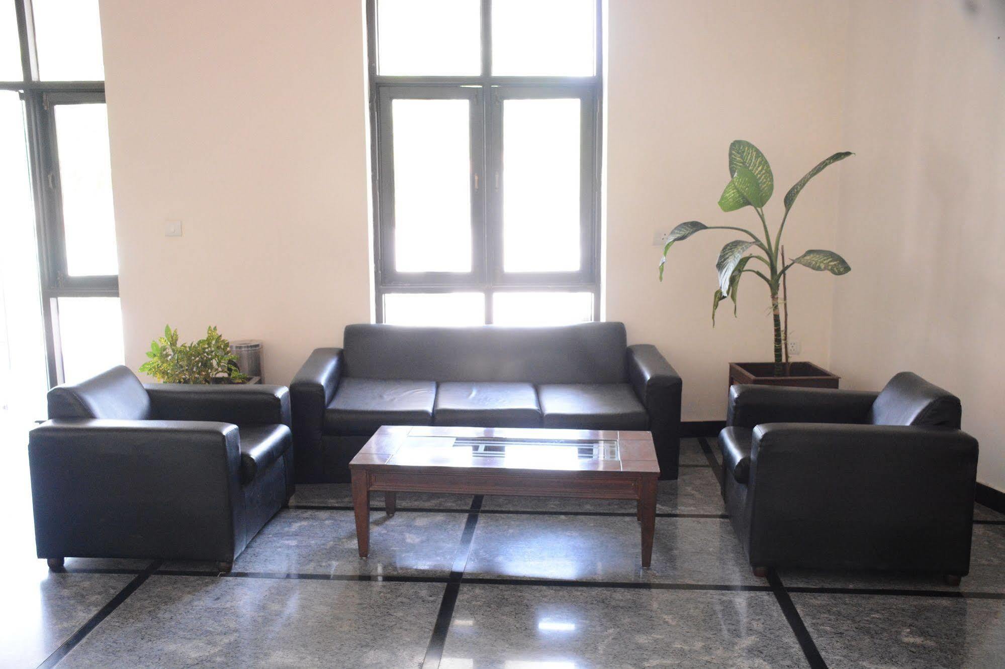 Naturoville Ayurvedic And Yoga Retreat Hotel Risikés Kültér fotó