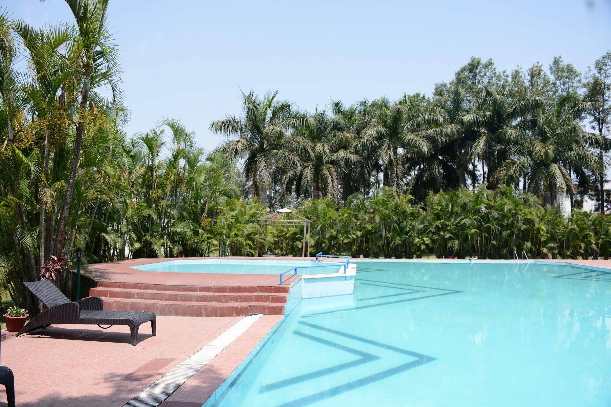 Naturoville Ayurvedic And Yoga Retreat Hotel Risikés Kültér fotó