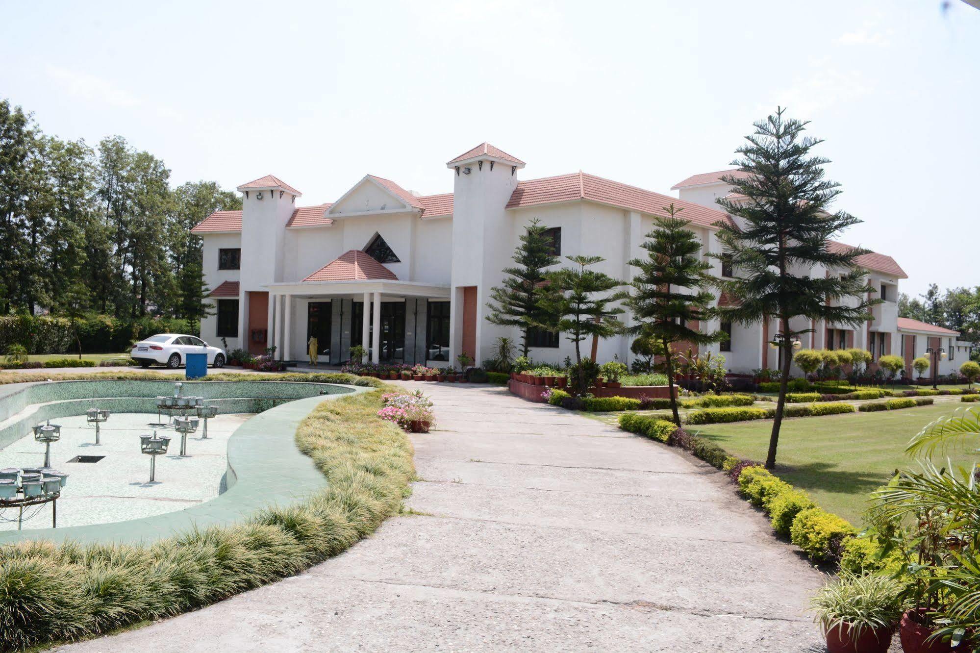 Naturoville Ayurvedic And Yoga Retreat Hotel Risikés Kültér fotó