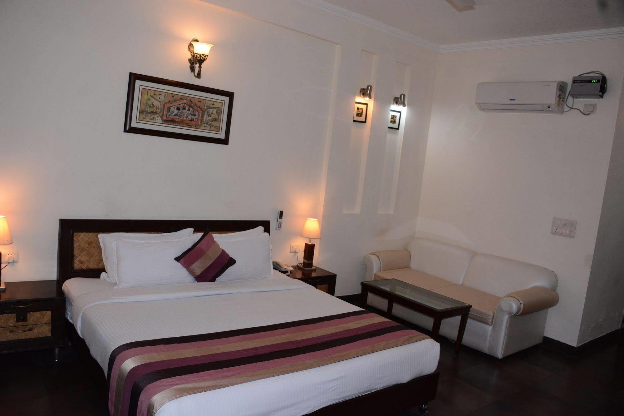 Naturoville Ayurvedic And Yoga Retreat Hotel Risikés Kültér fotó