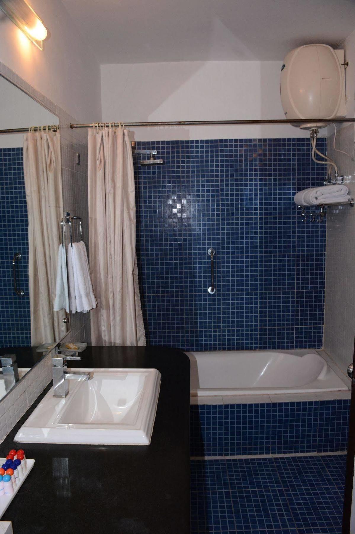 Naturoville Ayurvedic And Yoga Retreat Hotel Risikés Kültér fotó