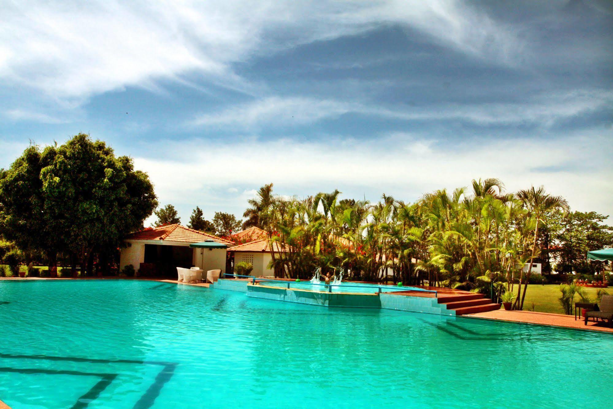 Naturoville Ayurvedic And Yoga Retreat Hotel Risikés Kültér fotó