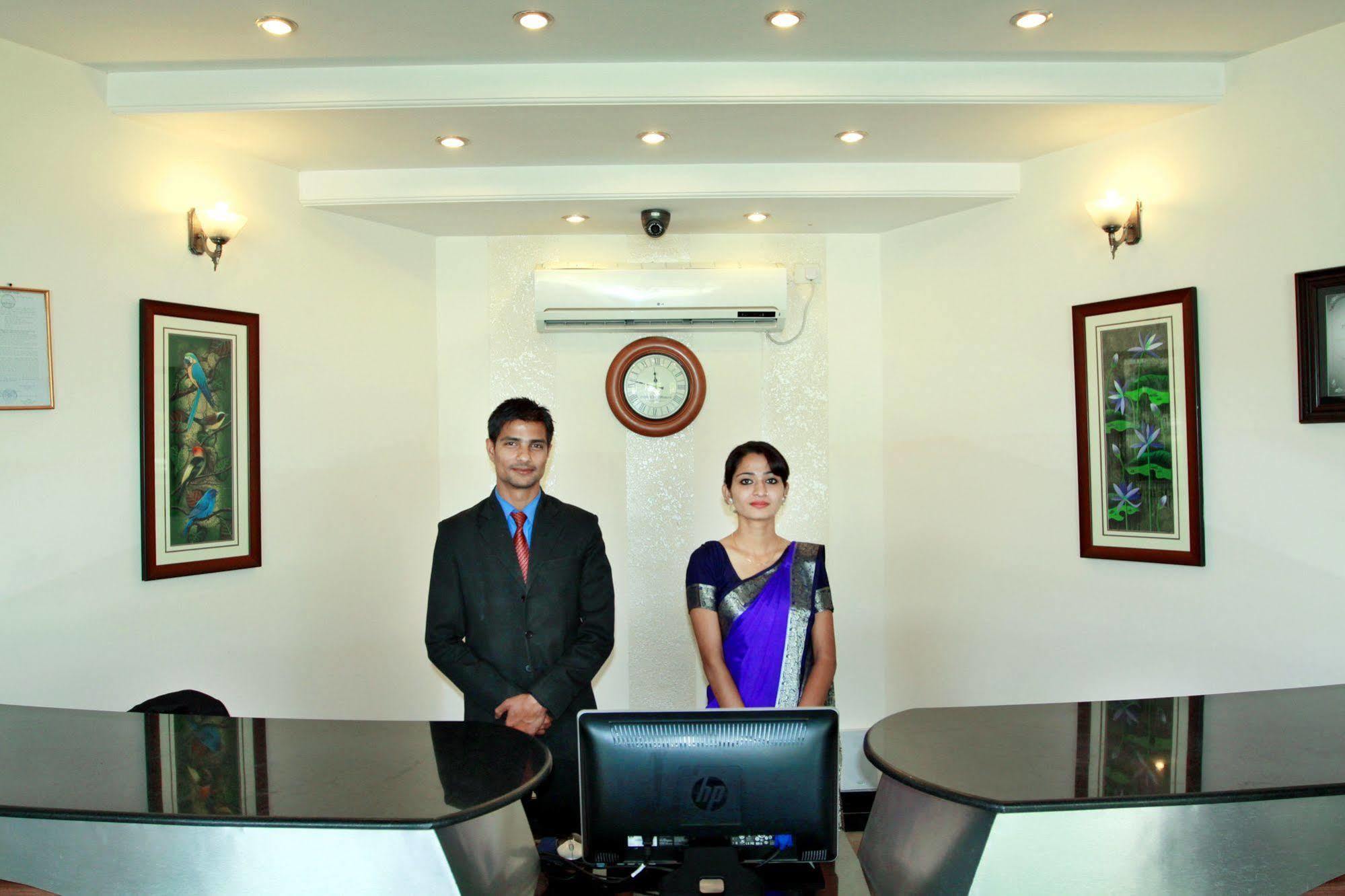 Naturoville Ayurvedic And Yoga Retreat Hotel Risikés Kültér fotó