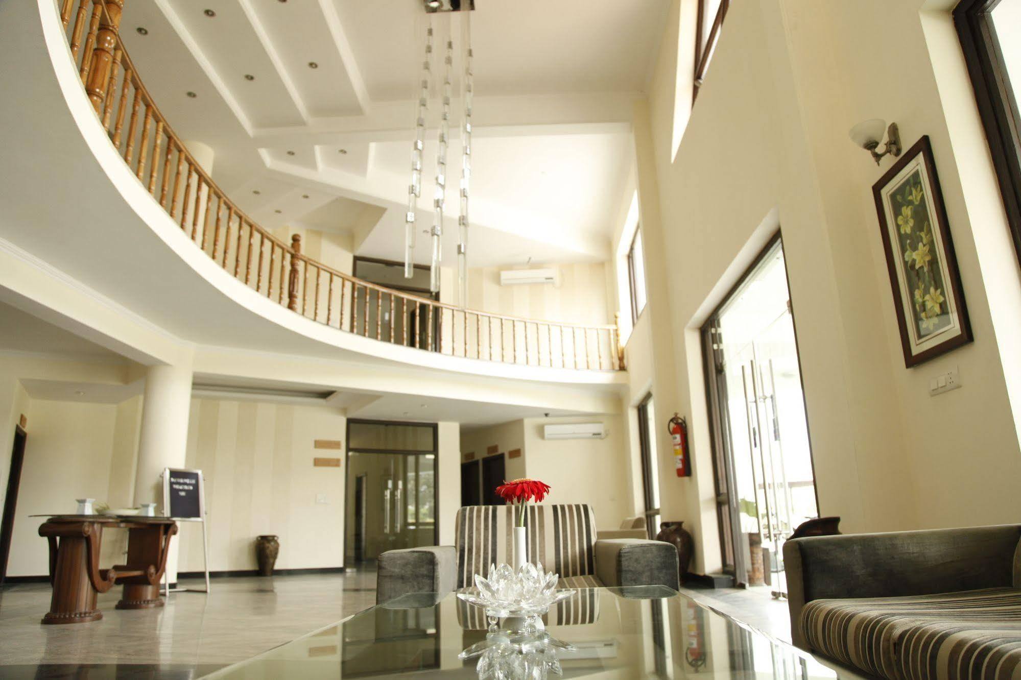 Naturoville Ayurvedic And Yoga Retreat Hotel Risikés Kültér fotó