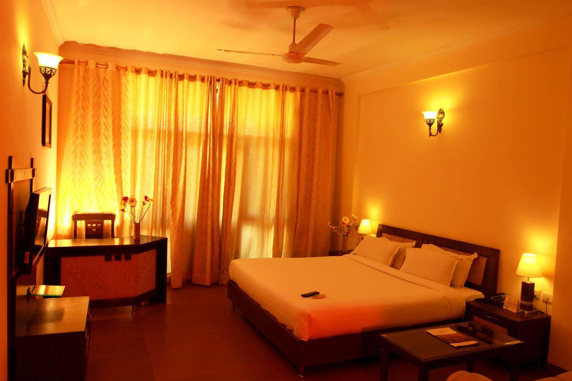 Naturoville Ayurvedic And Yoga Retreat Hotel Risikés Kültér fotó