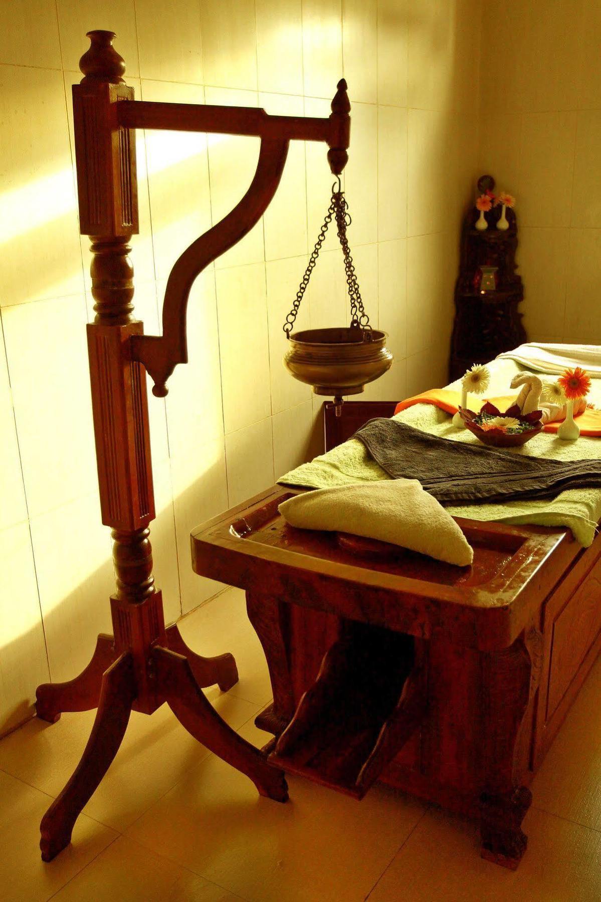 Naturoville Ayurvedic And Yoga Retreat Hotel Risikés Kültér fotó