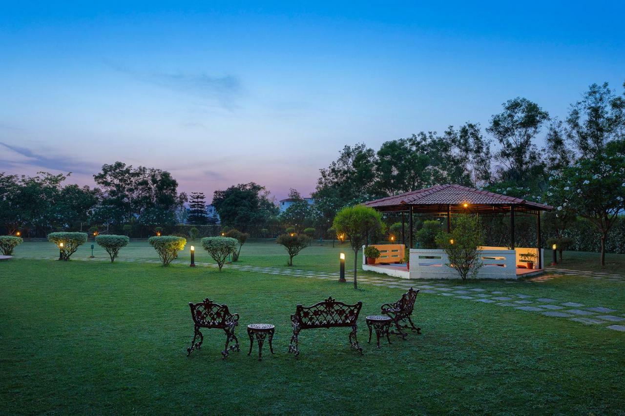 Naturoville Ayurvedic And Yoga Retreat Hotel Risikés Kültér fotó