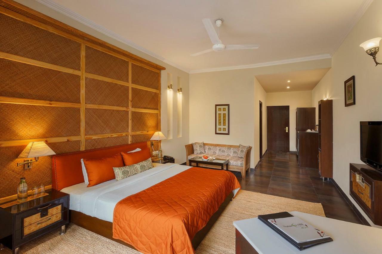 Naturoville Ayurvedic And Yoga Retreat Hotel Risikés Kültér fotó