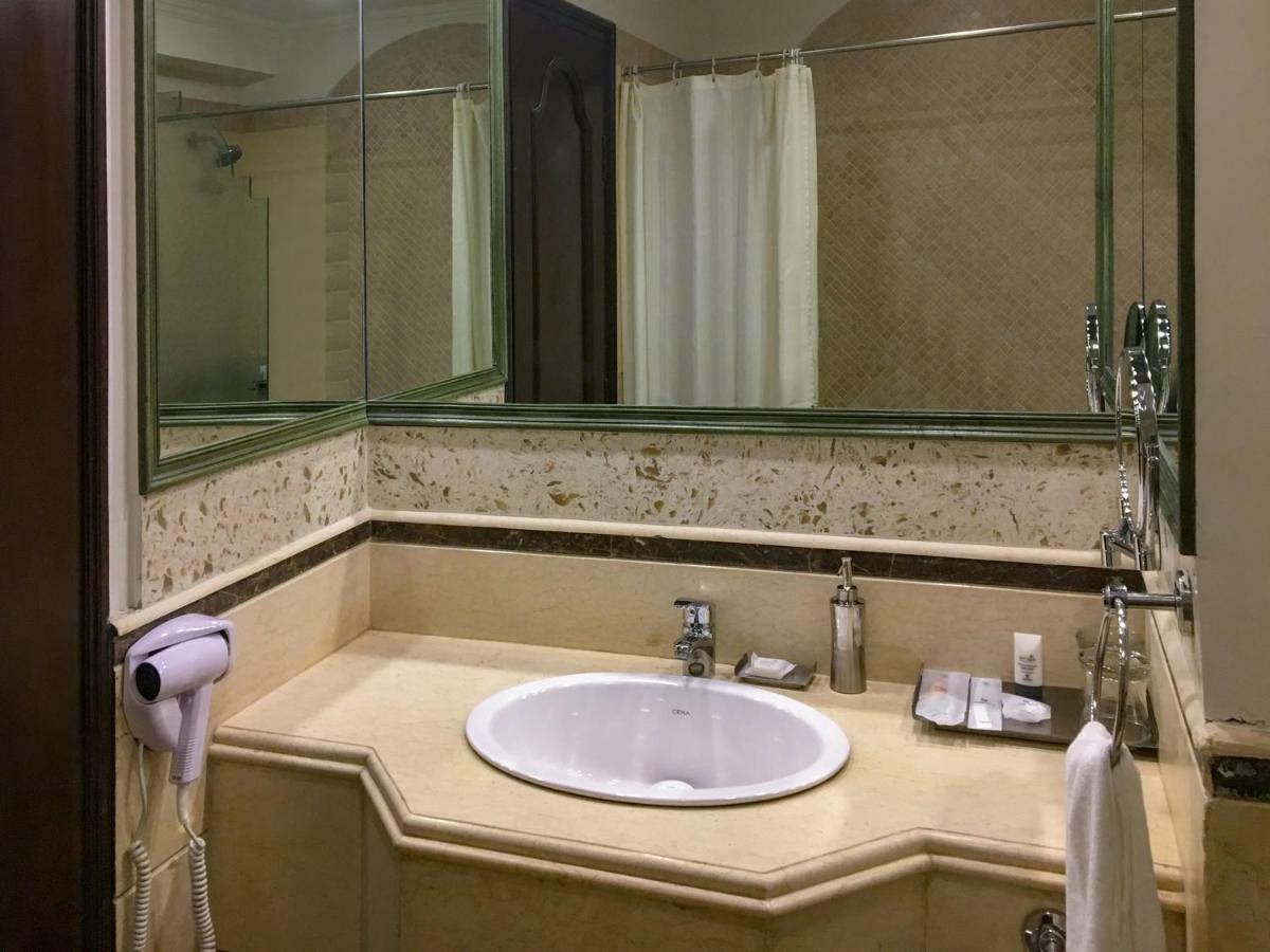 Naturoville Ayurvedic And Yoga Retreat Hotel Risikés Kültér fotó