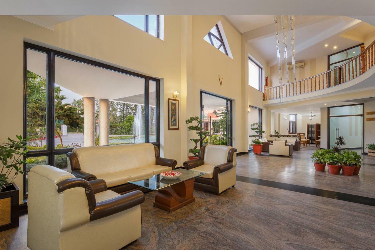 Naturoville Ayurvedic And Yoga Retreat Hotel Risikés Kültér fotó